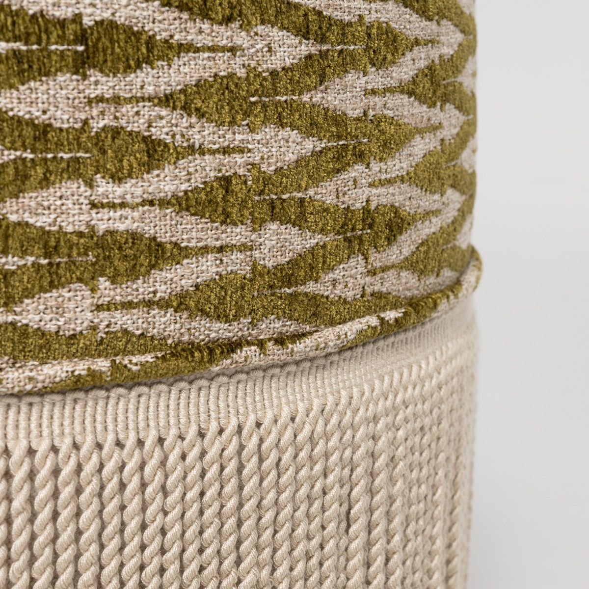 Nouvelle puff (ø43 h48) Floris 02 grønn/beige, med frynser - bestillingsvare