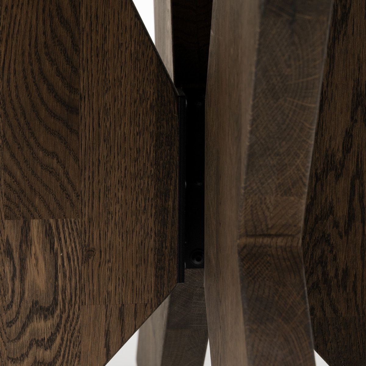 Aspen rundt spisebord ø140 (240) med 2 tilleggsplater røkt heltre eik