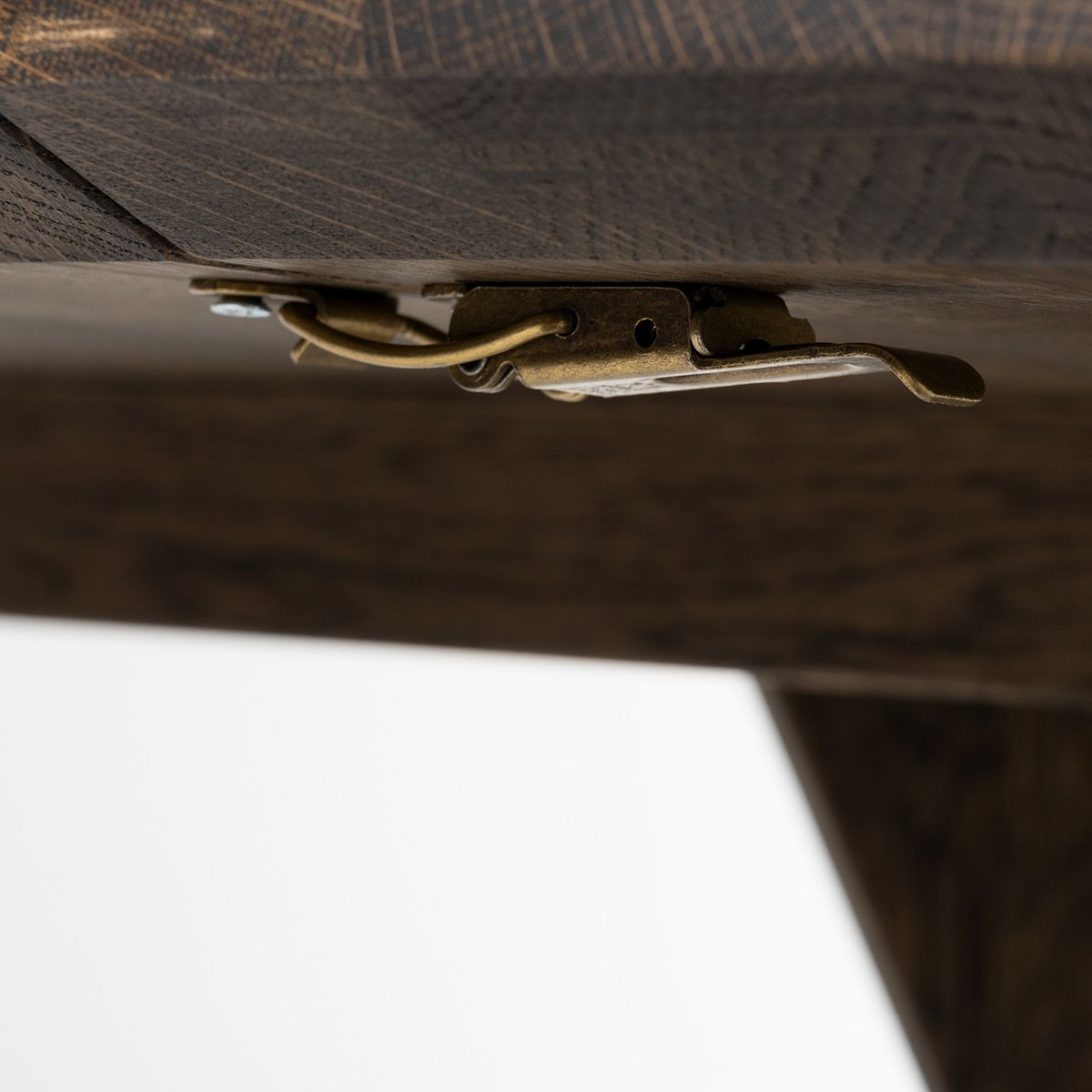 Aspen rundt spisebord ø140 (340) med 4 tilleggsplater røkt heltre eik