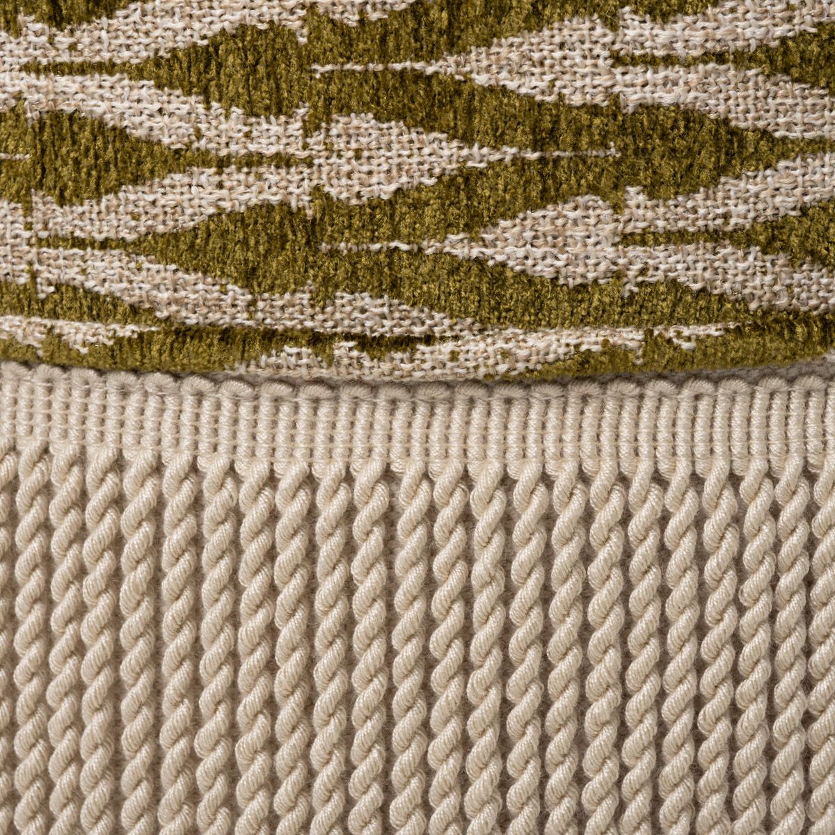 Nouvelle puff (ø43 h48) Floris 02 grønn/beige, med frynser - bestillingsvare