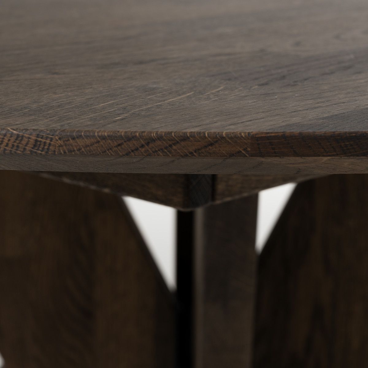 Aspen rundt spisebord ø140 (240) med 2 tilleggsplater røkt heltre eik