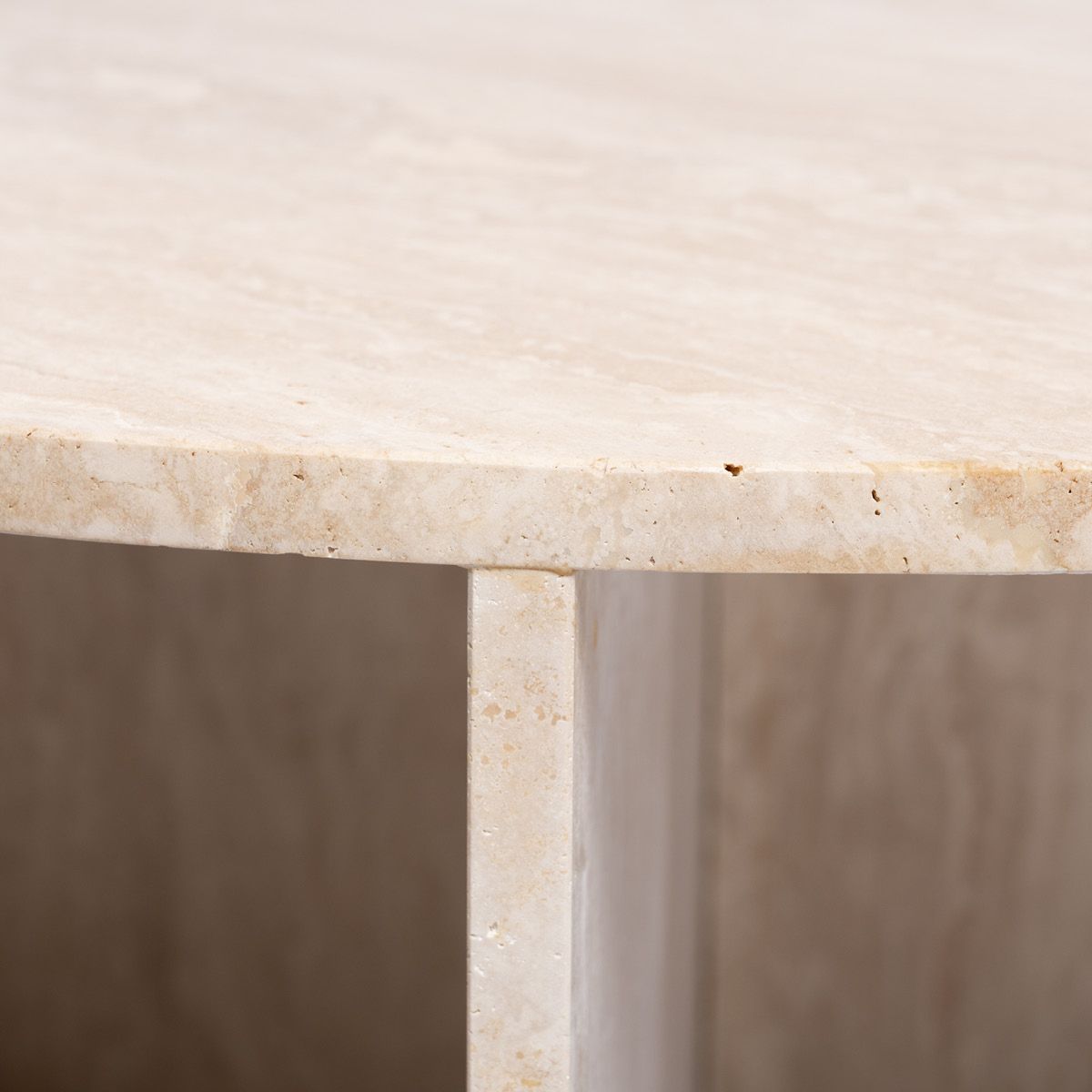 Bottega Star rundt sidebord Travertine (beige ø45 h50)