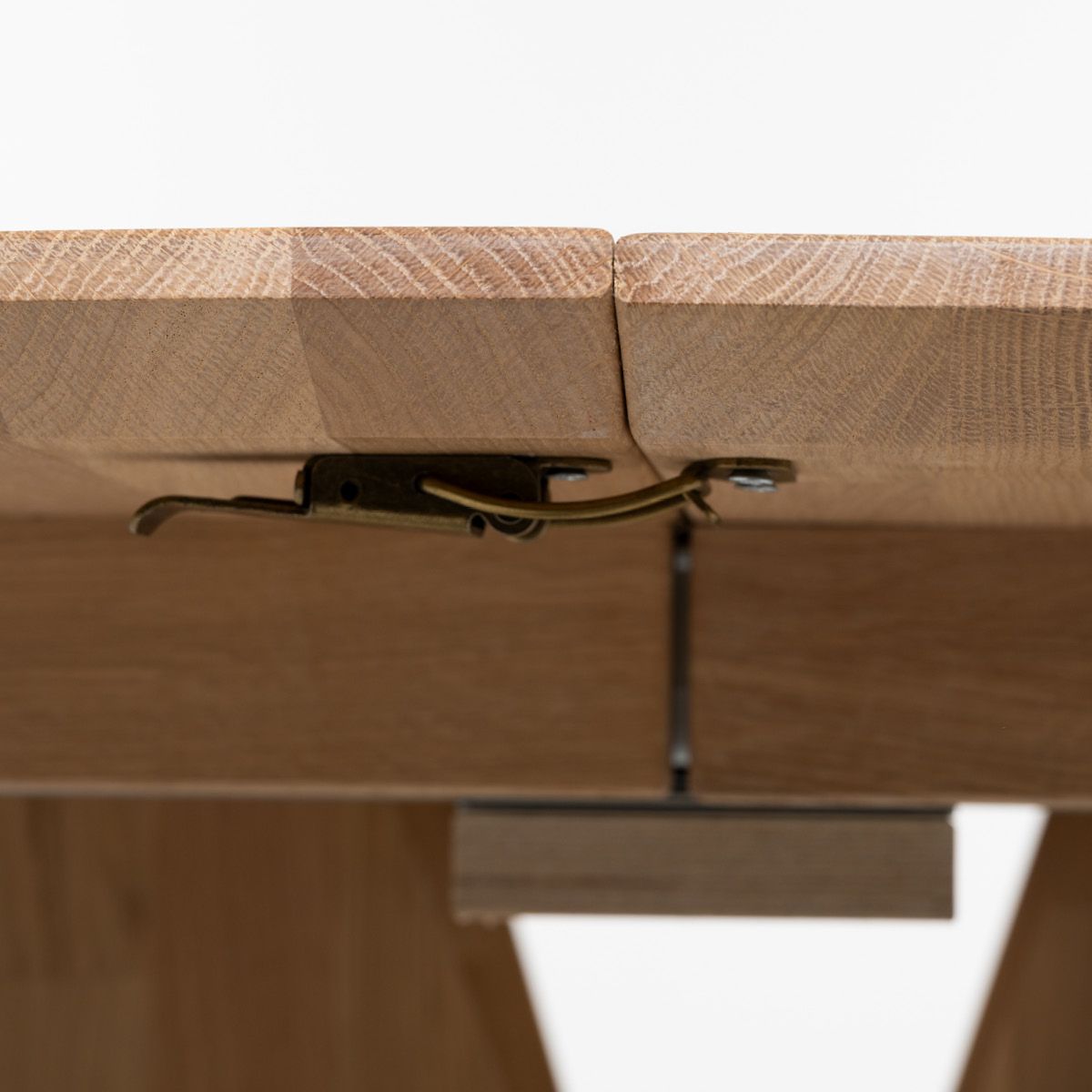 Aspen rundt spisebord ø120 (320) med 4 tilleggsplater hvitoljet heltre eik