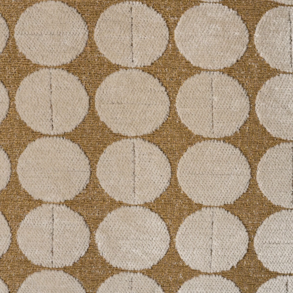 Nouvelle puff (ø43 h48) Dots sennepsgul/krem, med frynser - bestillingsvare