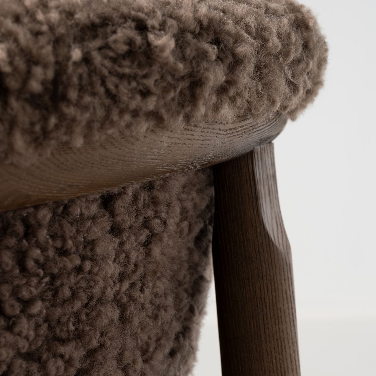 Lodge lenestol (77x69x75) saueskinn mushroom